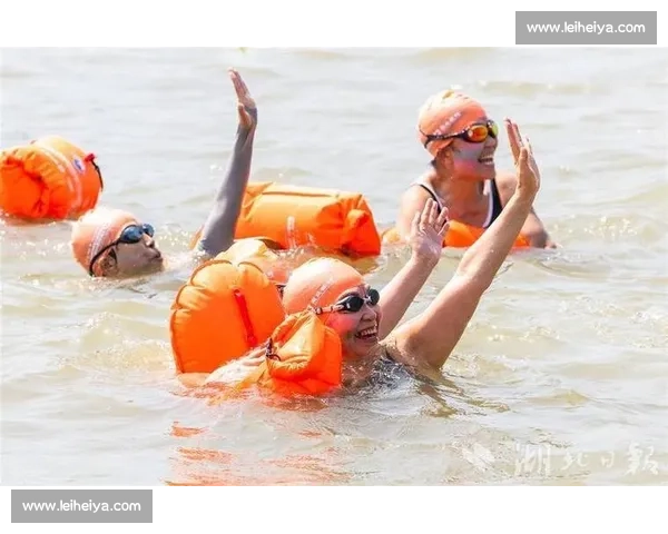 600 泳士搏浪鹭江！2025 横渡活动续写世纪传奇