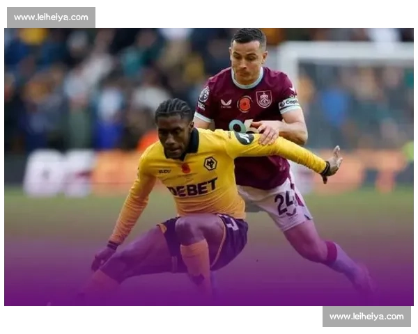 半场战报：弗莱明双响，穆内西补时绝平！狼队 2-2 伯恩利